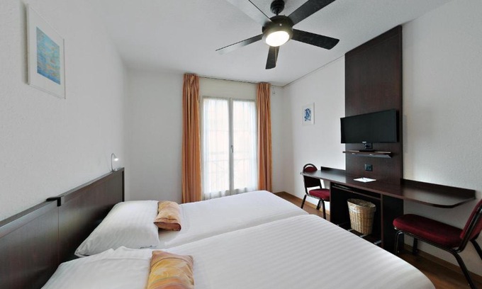 Les Eaux-Vives Hotel | Calvy