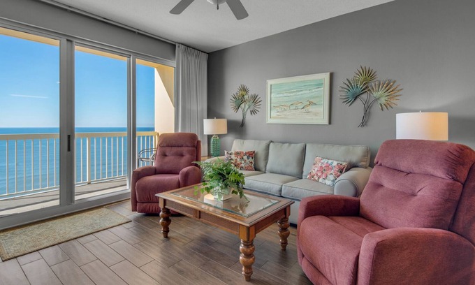 Panama City Beach Condominio | Calypso 2004W BEACH SIDE - Beach Chairs, Free Activities Each Day, and More