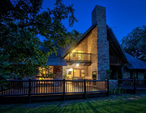 Hazyview Complejo | Cambalala - Luxury Units - in Kruger Park Lodge - Serviced Daily, Free Wi-Fi