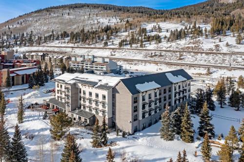 Copper Mountain Village Hotel | Cambria Hotel Copper Mountain