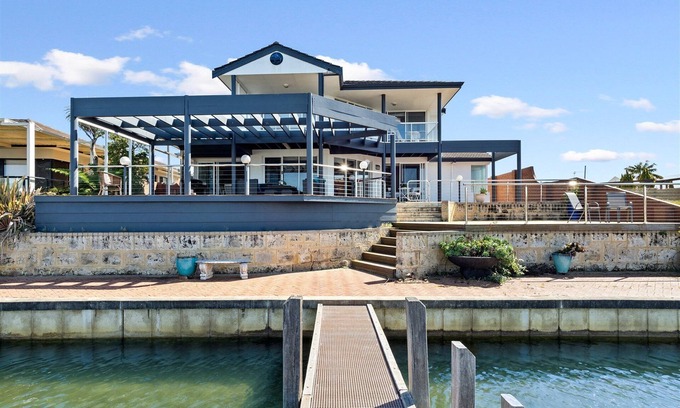 Halls Head Casa | Cambria Whole House Private Jetty -Family & Pet Friendly