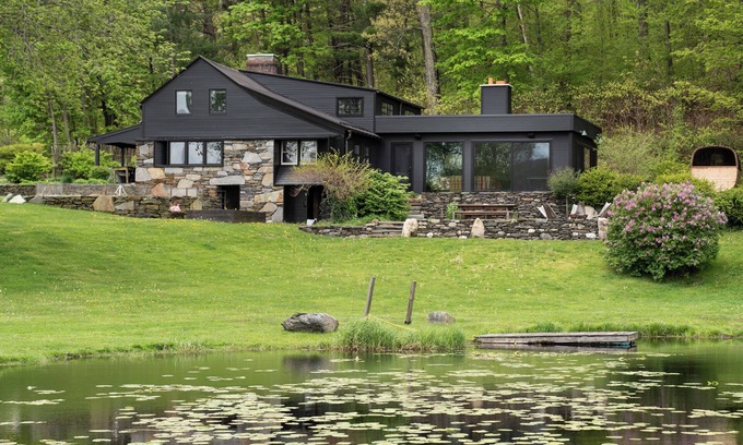 Town of Copake Casa | Cambridge Hill Farmhouse Swimming pond, Sauna, & Artist Studio