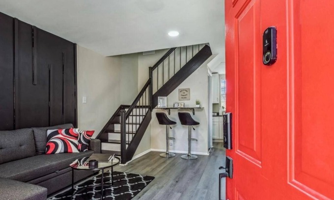 Downtown Baltimore Casa | Camden's Little Charm-Walking Distance Stadium & Convention, University of MD