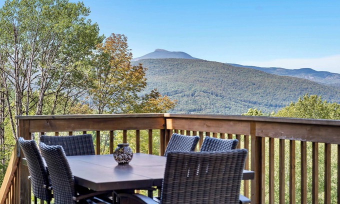 Waterbury Casa | Camel's Hump View Ski House - 10 miles to Stowe!
