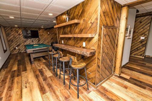 Cresco Casa | Camelback Ski Mts,Firepit, Hottub,Kalahari WaterPark,Linens!