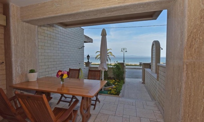 Nea Potidaia Apartamento | Camellia BeachFront House Potidea