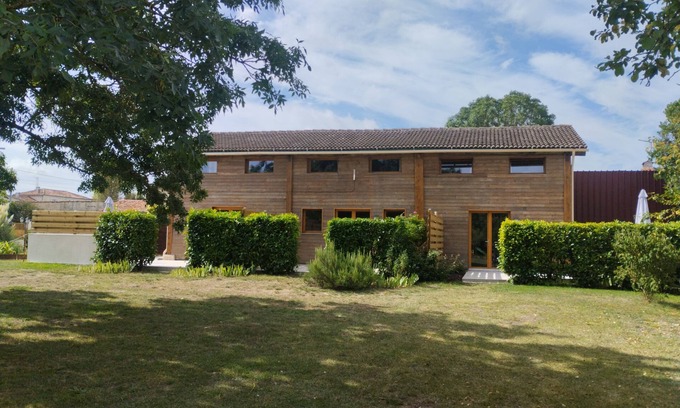 Cherbonnieres Cabaña | Camelia, casa rural de 2 dormitorios para 4 personas, jardín privado, piscina climatizada.