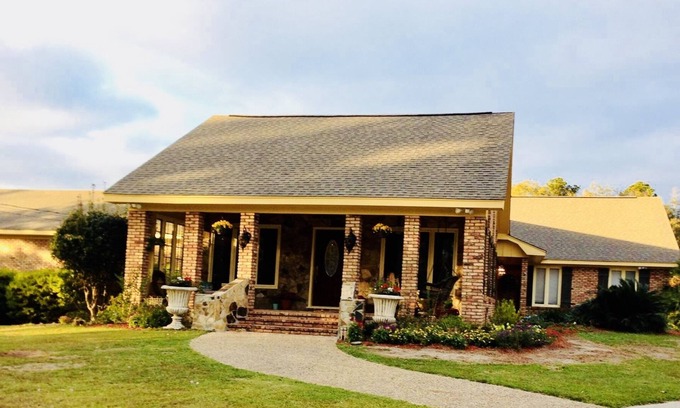 Hattiesburg Casa | Camellia Hills Estate, un delicioso sabor del viejo sur.