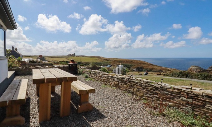 Tintagel Casa | CAMELOT, family friendly, character holiday cottage in Tintagel