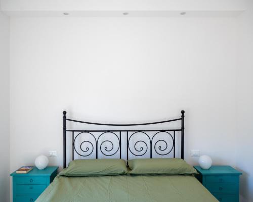 Isolotto Casa | Camera Matrimoniale con bagno privato-struttura condivisa con Host-CASA ENEA