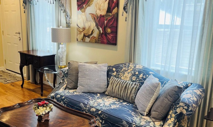 Winchester Apartamento | Cameron Grace Charming loft 1-bedroom apt in downtown Winchester