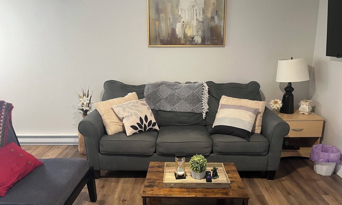 Shoal Harbour Apartamento | Camia Inn- Newly Renovated Basement