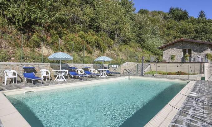 Villa Collemandina Apartamento | Caminetto (CNG177) by Interhome