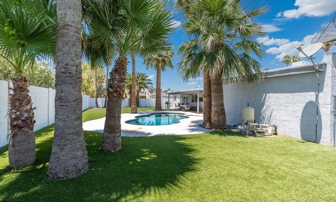 Raskin Estates Casa | Camino Santo