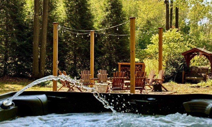 Mill Run Apartamento | Cozy winter Getaway, See the Stars in the New Hot Tub & Beautiful Firepit