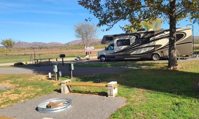 Cache Alquiler De RV | Camp by the Wichita Mountains Wildlife Refuge