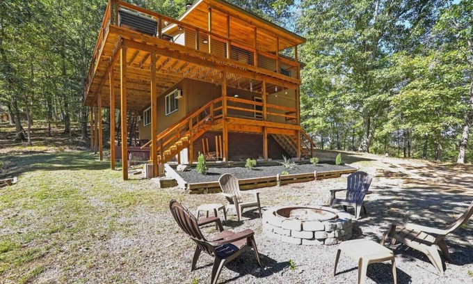 Great Cacapon Cabina | Camp Dancing Bears -riverfront, wifi, fire pit, fireplace, grill, king