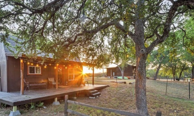 Smithwick Casa | Camp Hickory - Pet friendly Cabin with hot tub