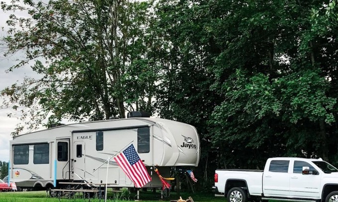 Lynden Alquiler De RV | Camp in The Country From the Comforts of Your RV