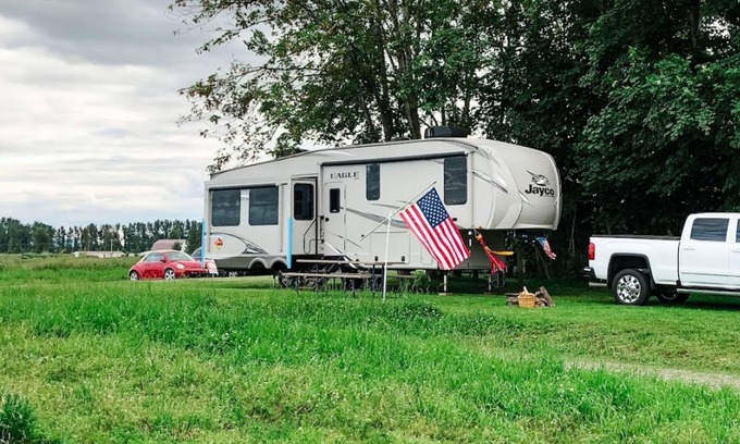 Lynden Alquiler De RV | Camp in The Country From the Comforts of Your RV