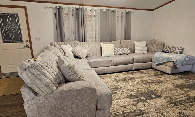 Caldwell Casa | Camp Joy - Cade Lake Front - Caldwell, TX Near Lake Somerville, College Station