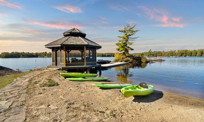 Rosseau Cabaña | CAMP KAHSHE | Luxury Beachfront Muskoka Cottage Rental