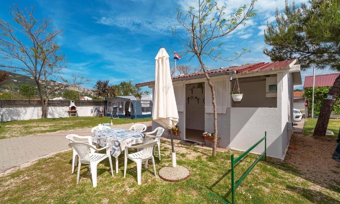 Baska Otro | Camp Mali bungalow