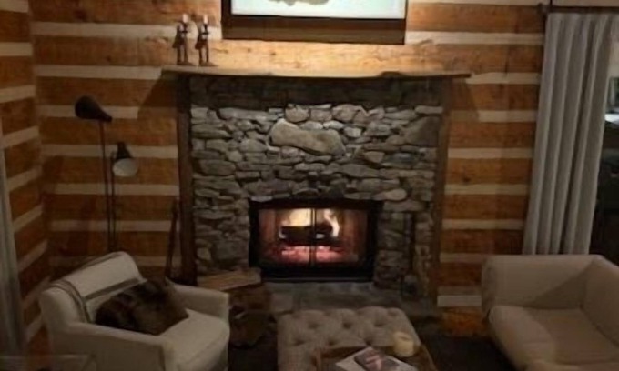 Clifftops Casa | Camp McGu: Lakefront, 3 Fireplaces + Firepit, Pizza Oven, Gorgeous Setting
