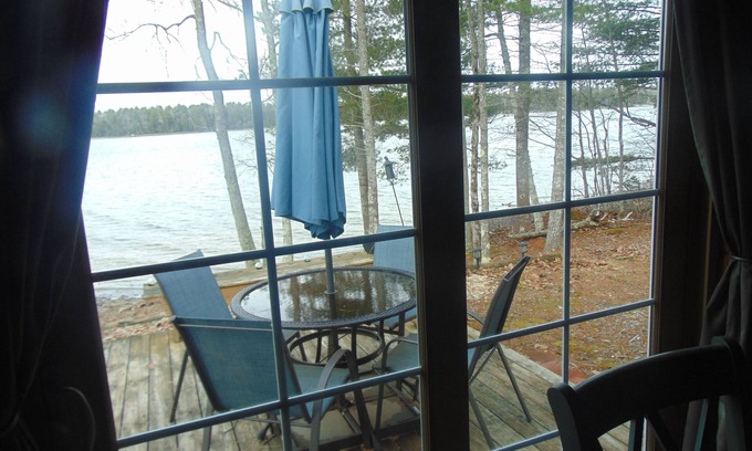 Fletchers Landing Cabina | Camp on Lake Close to Acadia National Park