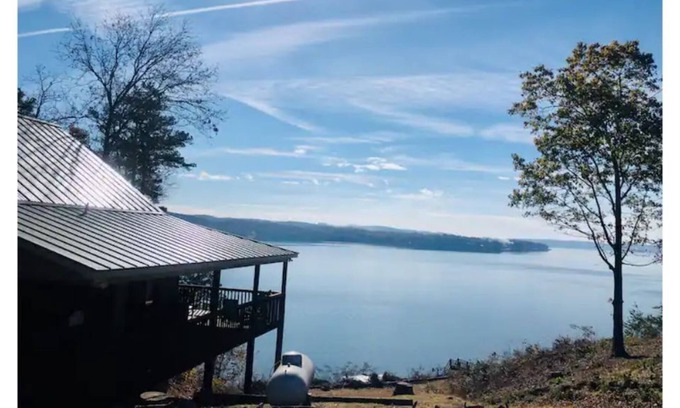 Waterloo Cabina | Camp Paradise on Pickwick Lake