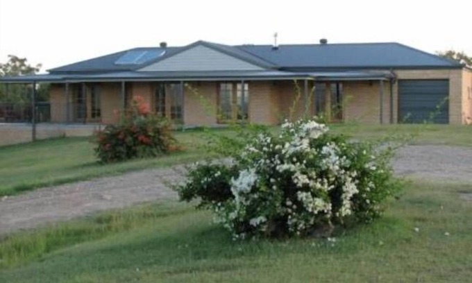 Greta Casa | Camp Road Cottage - located at Hunter Valley