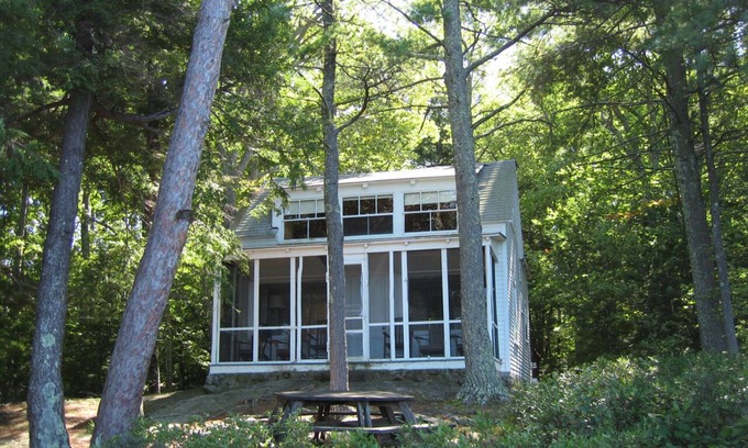 West Alton Cabaña | Clásico y antiguo campamento frente al mar en el lago Winnipesaukee, NH