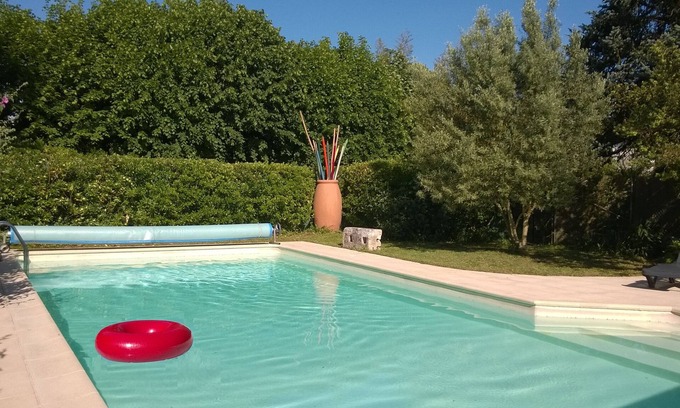 Saintes Casa | CAMPAÑA EN LA CIUDAD. Piscina privada climatizada. En el borde de Charente en Saintes.