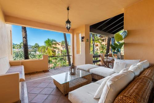 Nueva Milla de Oro Apartamento | Campanario Apartment Estepona
