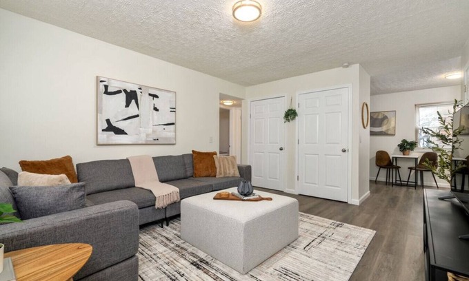 University District Apartamento | Campbell at the Quad- 2BR 1BA Apt| North Campus