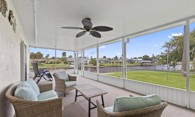 Palm Harbor Casa | Campbell Ct Anchors Landing Waterfront Home Palm Coast Canal View