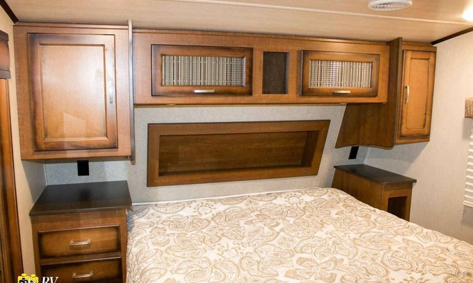 Bloomington Casa | Camper Available for Solar Eclipse Close to Bloomington and sleeps 5