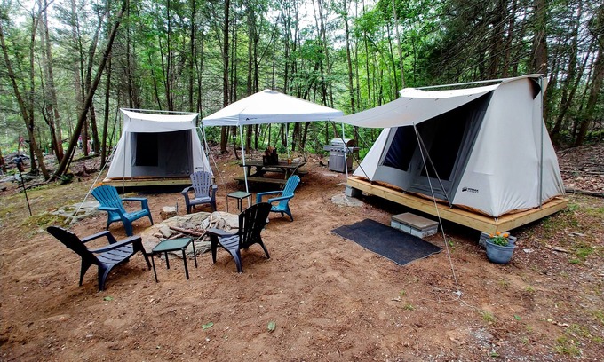 Dover Plains Alquiler De RV | Campers Paradise, cozy tents, hot tub, free EV charger. Pet friendly