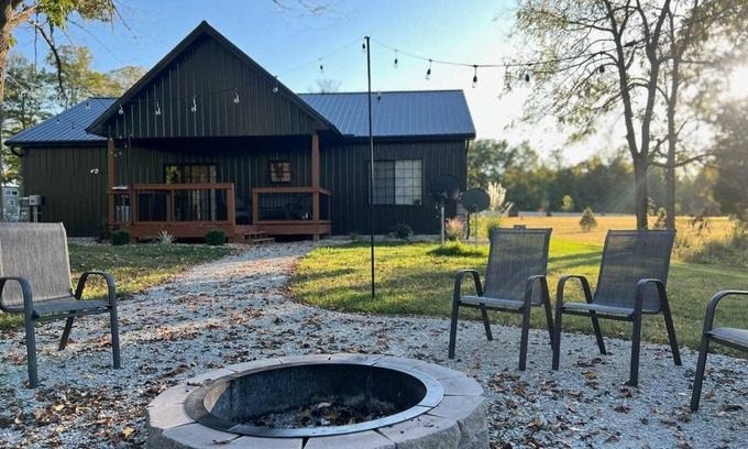 Brookville Cabina | Campfire/grill/full-kitchen, Cabin near Brookville Lake