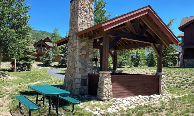 Mountain House Condominio | Campfire Mountain 6