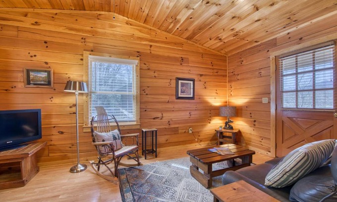 Waynesville Casa | Campground Cabin