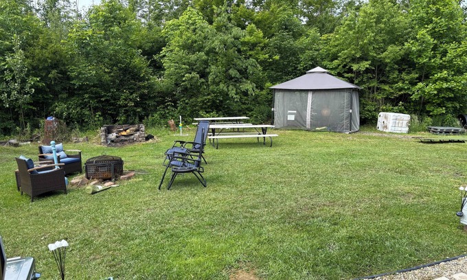 Geneva Alquiler De RV | Campground. Off grid camping.