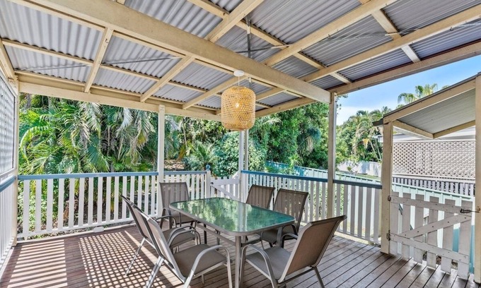 Camp Hill Casa | 3BR Retreat 7km to Brisbane CBD