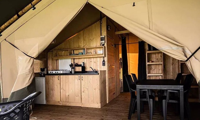 Saint-Bonnet-le-Chateau Casa | Camping de la Belle Etoile *** - Woody 25 luxury safari tent for 4 people including sanitary facilities and kitchen. 4 people