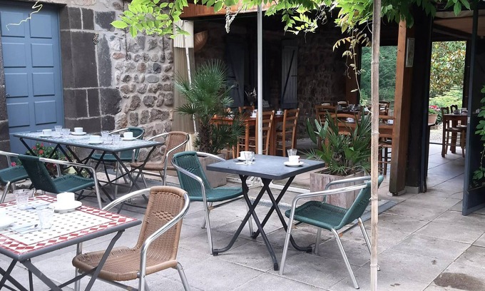 Arlebosc Alquiler De RV | Camping du Viaduc* - Wigmam 4 Room Tent 4 People