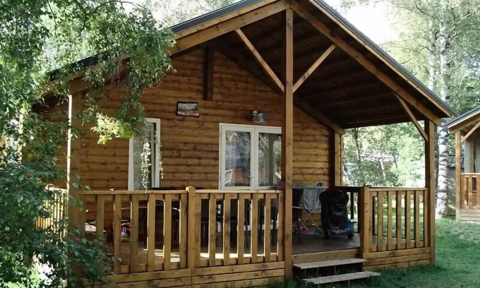 Saint-Martin-de-Queyrieres Chalet De Esquí | Camping-Caravaneige l'Iscle de Prelles *** - Chalet Grand Confort Type Modulo 28 - 28 m2 / 2 bedrooms - Covered terrace 15 m2 6 people