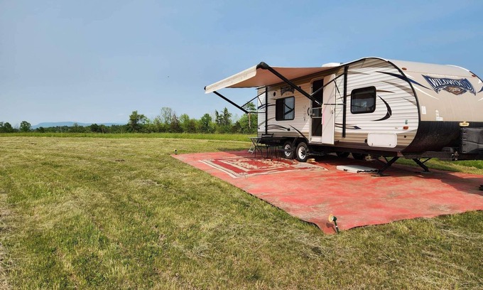 Crown Point Casa | Camping in the adirondacks 500-685 cr 50 on russell st crown point ny!