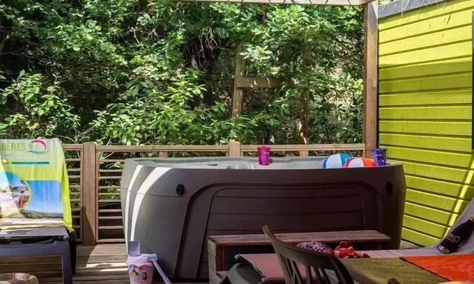 Laroque-des-Alberes Casa | Camping Les Albères **** - Mobile Home Duo Premium 3 Rooms 4 People Jacuzzi + Air Conditioning + TV