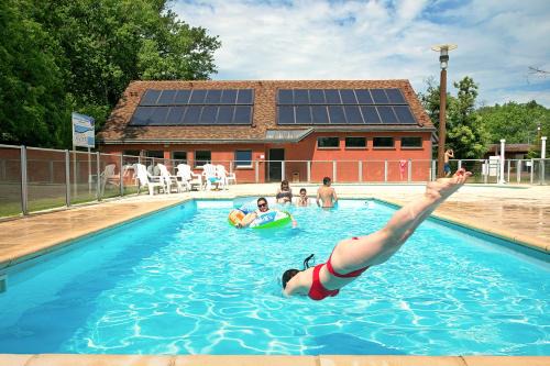 Yvre-l'Eveque Otro | Camping Onlycamp Le Pont Romain