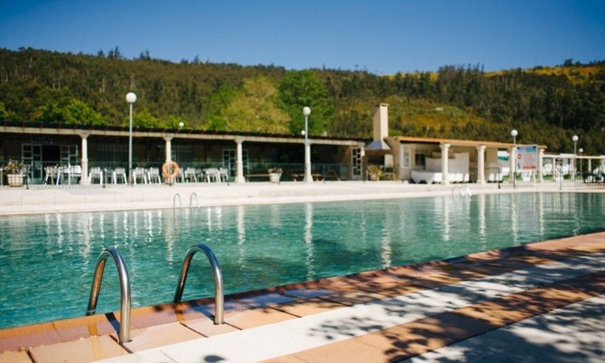 Dean Pequeno Alquiler De RV | Camping Rural Ría de Arosa II
